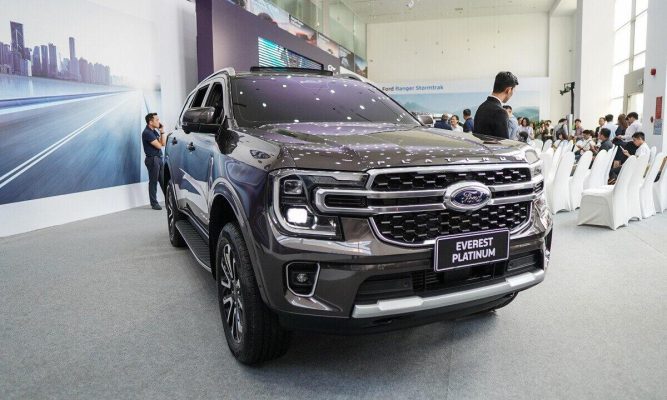 Ford Everest Platinum Mới 2.0L AT 4X4