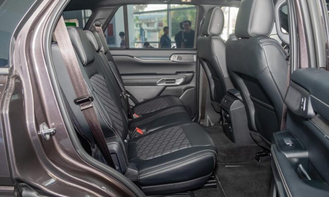 Ford Everest Platinum Mới 2.0L AT 4X4