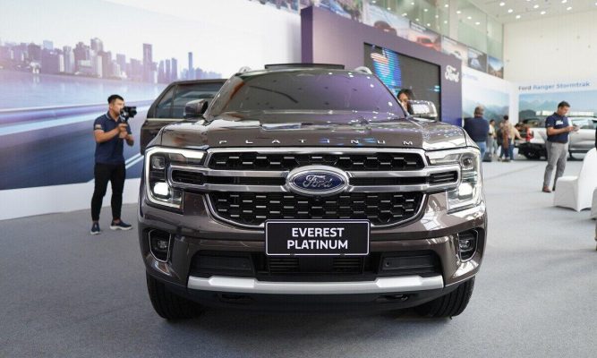 Ford Everest Platinum Mới 2.0L AT 4X4
