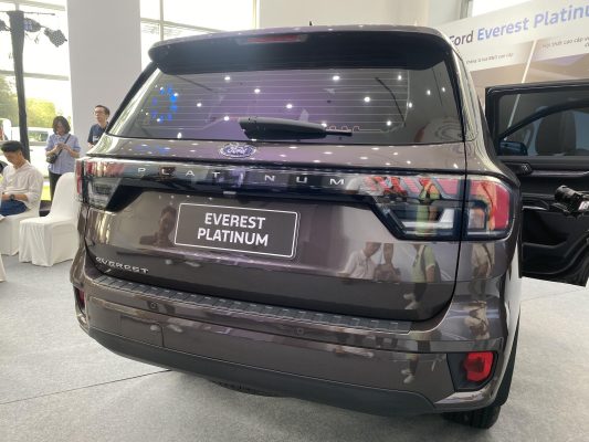 Ford Everest Platinum Mới 2.0L AT 4X4