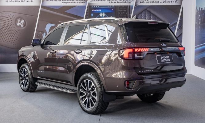 Ford Everest Platinum Mới 2.0L AT 4X4