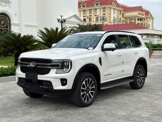 Ford Everest Platinum 2.0L AT 4×2