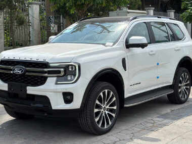 Ford Everest Platinum Mới 2.3L Máy Xăng AT 4X4